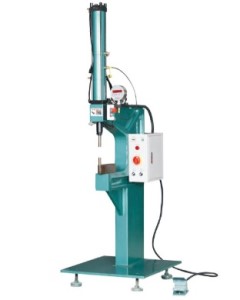 如何選擇無(wú)鉚釘鉚接機(jī)廠家及品牌？