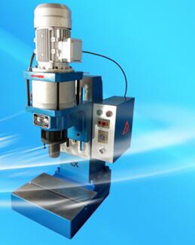 液壓鉚接機的模具有多少個？