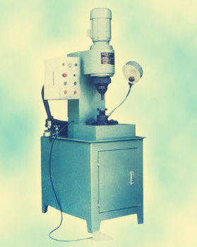 采購時選擇氣動鉚接機好還是液壓鉚接機好？