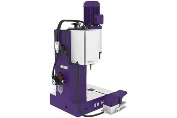 鉚頭不轉(zhuǎn)？可能使用的是徑向鉚接機(jī)！