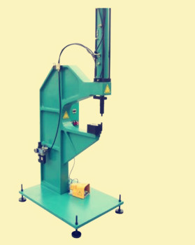 國(guó)產(chǎn)鉚接機(jī)多少錢(qián)一臺(tái)？